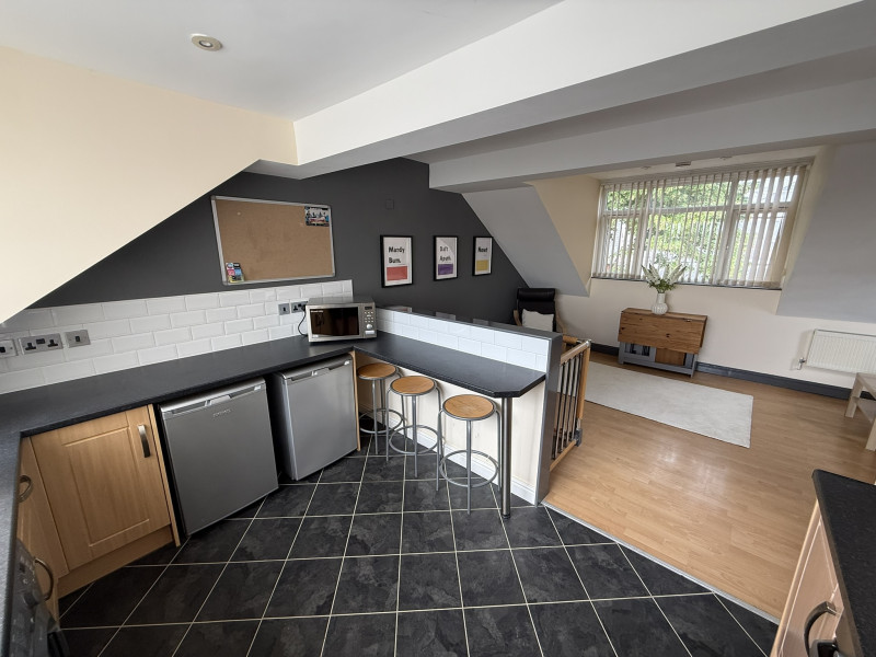 Kitchen/dining area Lounge/Kitchen